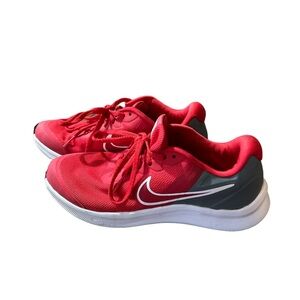 Nike star runners University, red sneaker size 5 youth